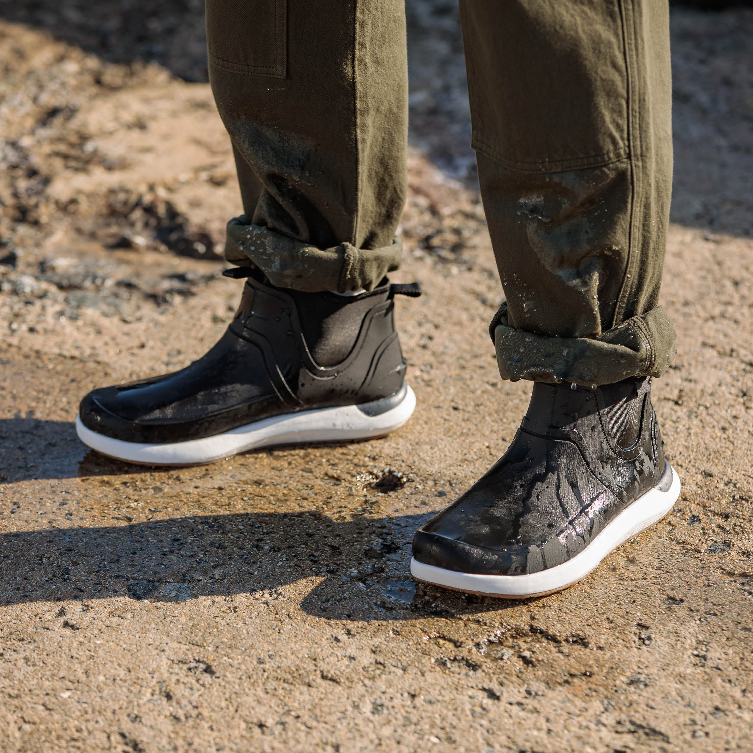 CJ5125_SWELLSOLE_SCALLYWAG_BLACK.jpg