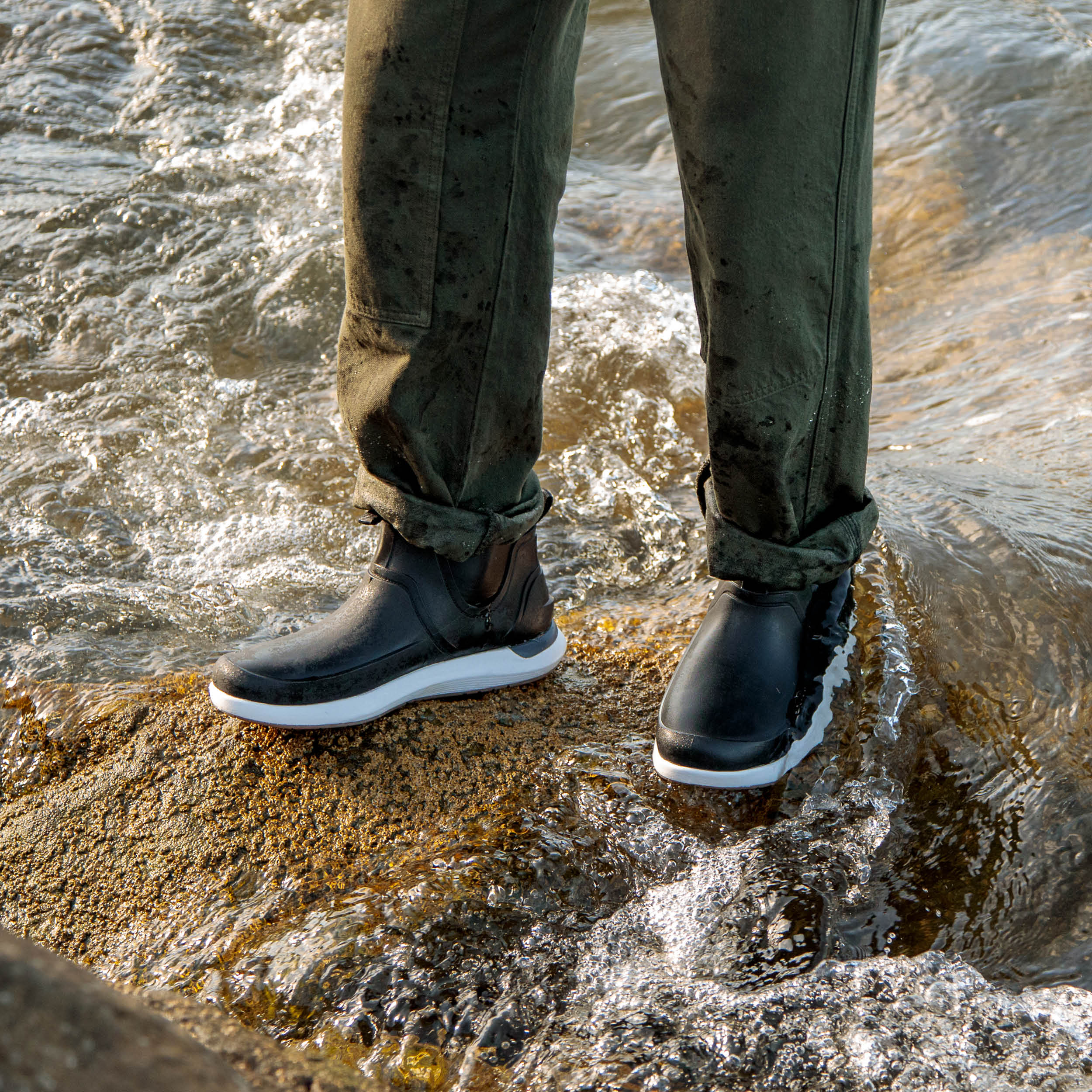 CJ5125_SWELLSOLE_SCALLYWAG_BLACK4.jpg