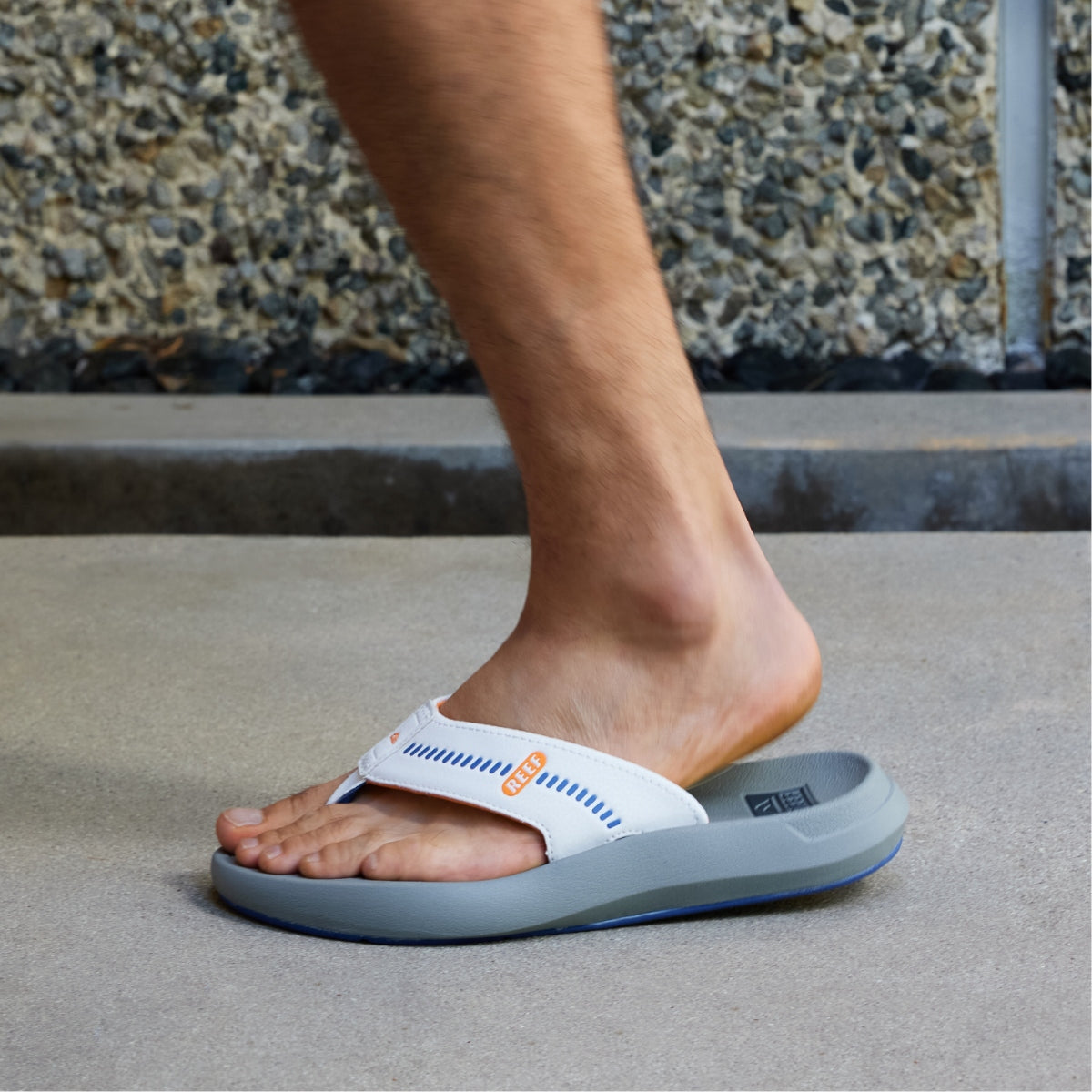 CJ5891_Swellsole_cruiser_Blue_White_Orange_abovethefold1.jpg