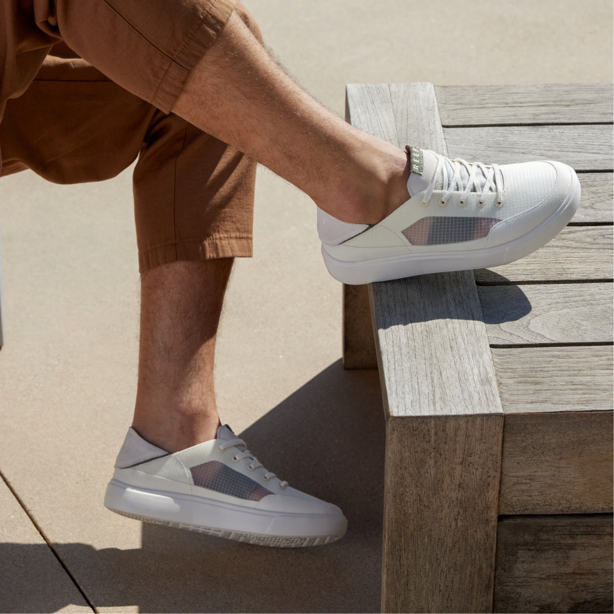CJ6003_Navigator_White_forest_abovethefold.jpg