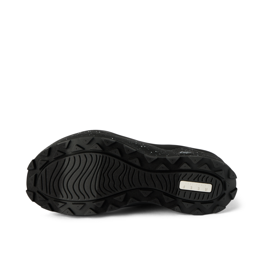 CJ6483_CROSS_SHORE_BLACK_O_shadow-900x900-c4cc11b.png