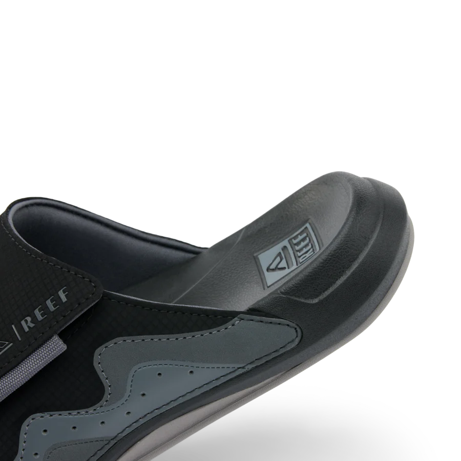 CJ6615_CRUISER_SLIDE_BLACK_GREY_DTL2_shadow-900x900-c4cc11b.webp