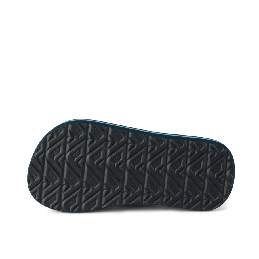CJ6624_LITTLE_AHI_MULTI_SHARK_O_shadow-900x900-c4cc11b.png