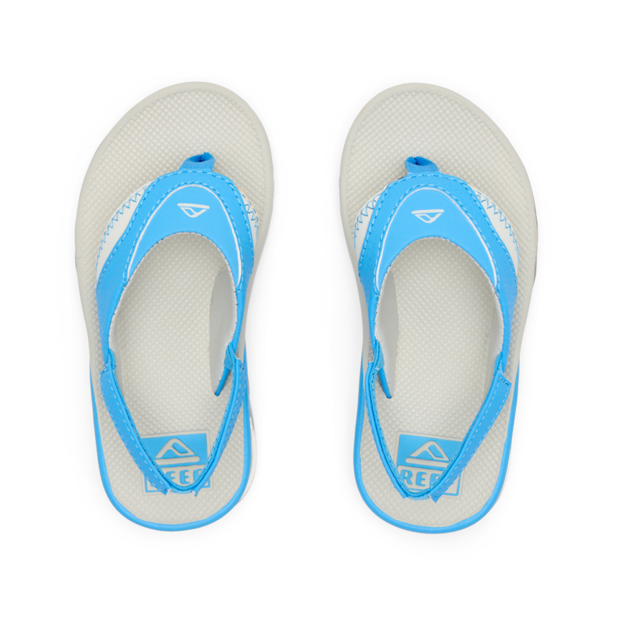 CJ6638_LITTLE_FANNING_LIGHT_GREY_LIGHT_BLUE_T_shadow-900x900-c4cc11b.png