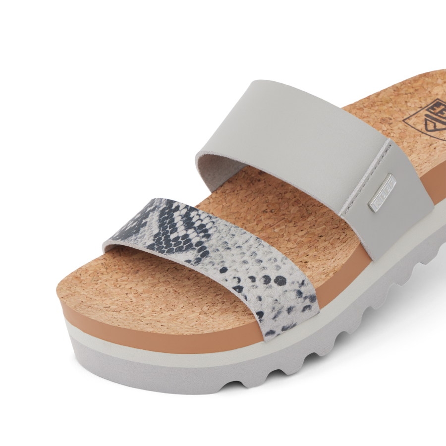 CJ7209_CUSHIONVISTAHI_SNAKEDUO_DTL1-900x900-c4cc11b.png