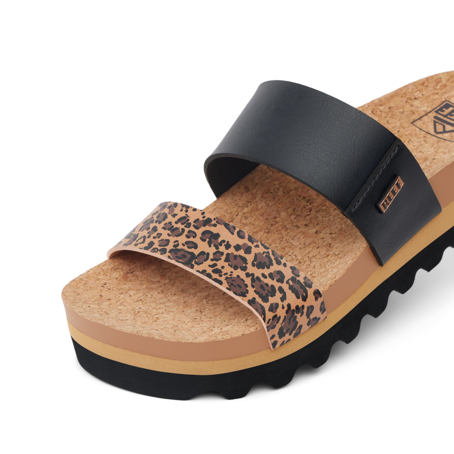 CJ7211_CUSHIONVISTAHI_LEOPARDDUO_DTL1-900x900-c4cc11b.png