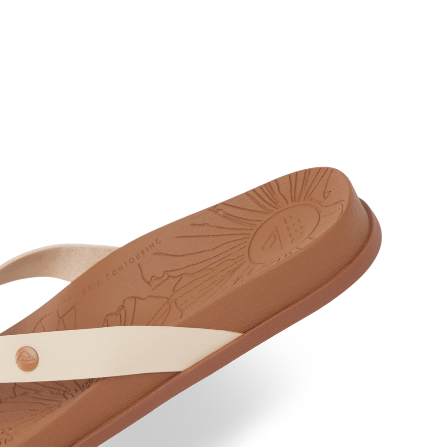 CJ7330_CUSHIONPORTOCRUZ_SHIFTINGSANDTAN_DTL2-900x900-c4cc11b.png