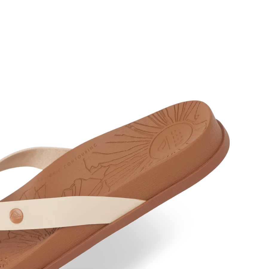 CJ7330_CUSHIONPORTOCRUZ_SHIFTINGSANDTAN_DTL2-900x900-c4cc11b.webp