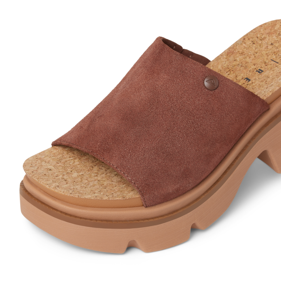 CJ7378_VISTA_LUXE_EVIE_BROWN_DTL1-900x900-c4cc11b-1.png