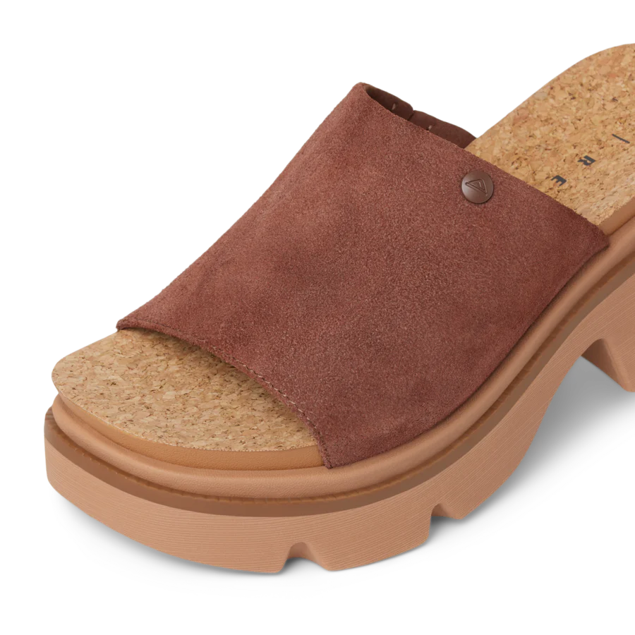 CJ7378_VISTA_LUXE_EVIE_BROWN_DTL1-900x900-c4cc11b.webp
