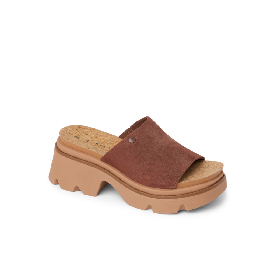 CJ7378_VISTA_LUXE_EVIE_BROWN_MAIN-900x900-c4cc11b.webp