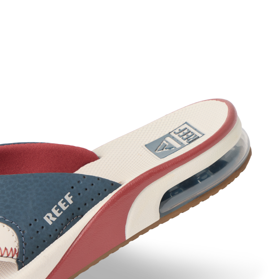 CJ7677_KIDS_FANNING_VARSITY_DTL2_SHADOW-900x900-c4cc11b.png
