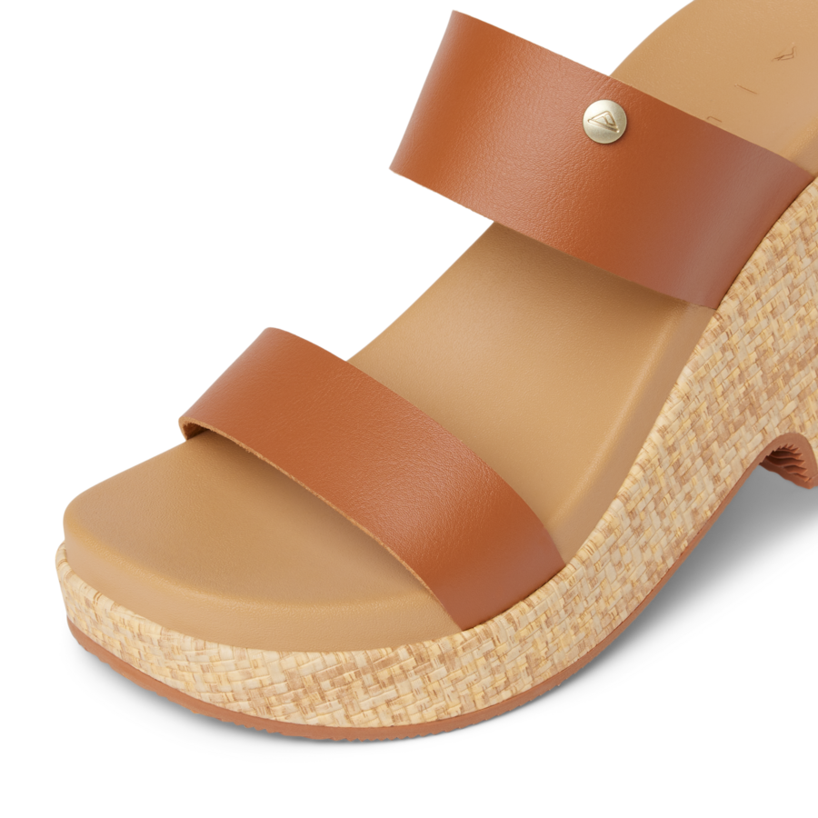 CJ7734_SUNSET_IBIZA_LEATHER_BROWN_DTL1-900x900-c4cc11b-2.png