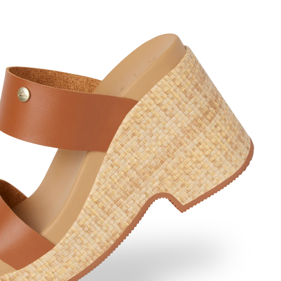 CJ7734_SUNSET_IBIZA_LEATHER_BROWN_DTL2-900x900-c4cc11b.webp