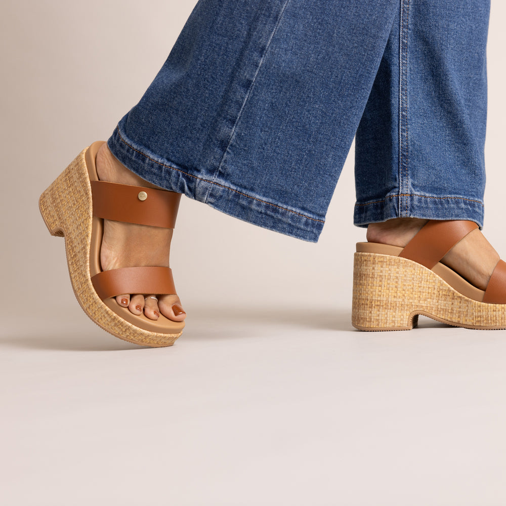 CJ7734_Sunset_Ibiza_Leather_Brown_4585-1830x1220-f5911a7_1_1-2.jpg