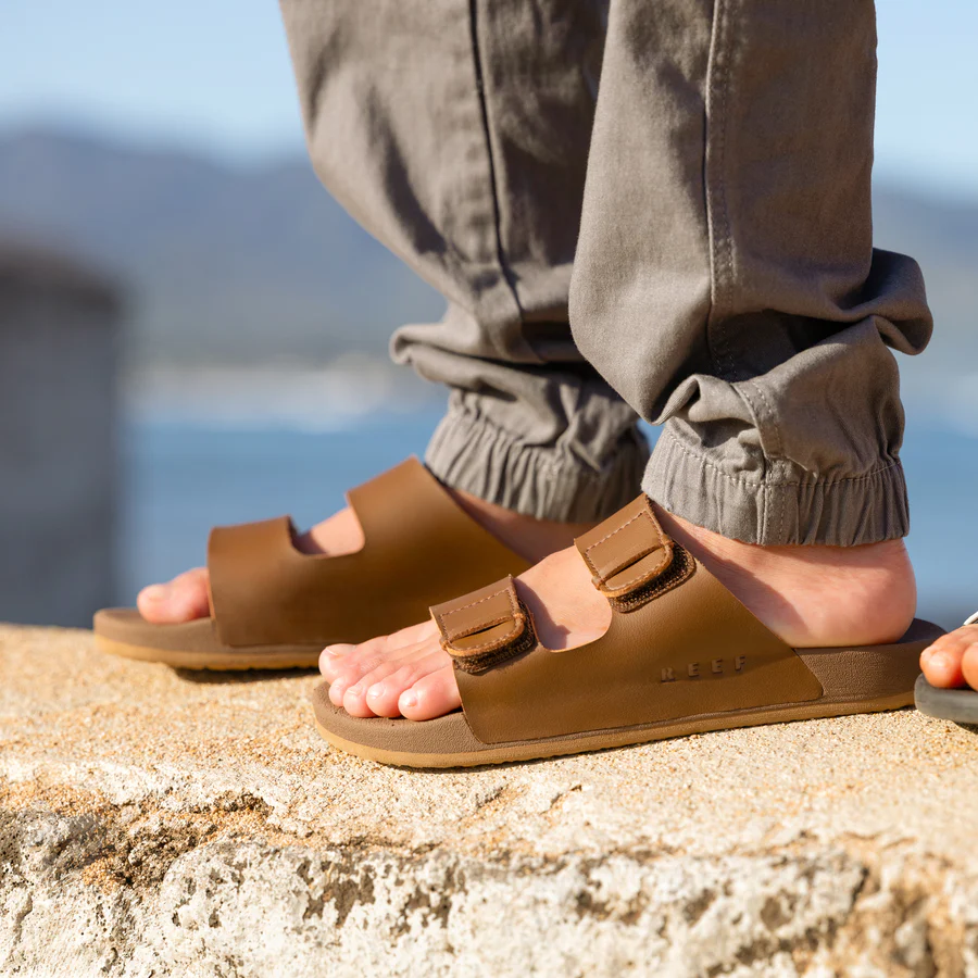 CJ7780_Kids_Sunstroll_Brown_CJ4111_Kids_One_Slide_Grey_Camo_Shark_Hawaii_Shoot_0246-1350x900-626512c_1.webp