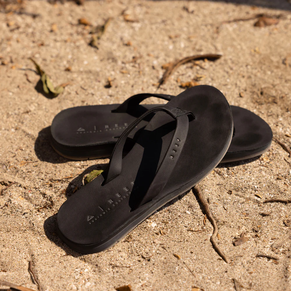 CJ8310_OJAI_CLASSIC_SLIM_BLACK_0344-1500x1000-52290fa_1.webp