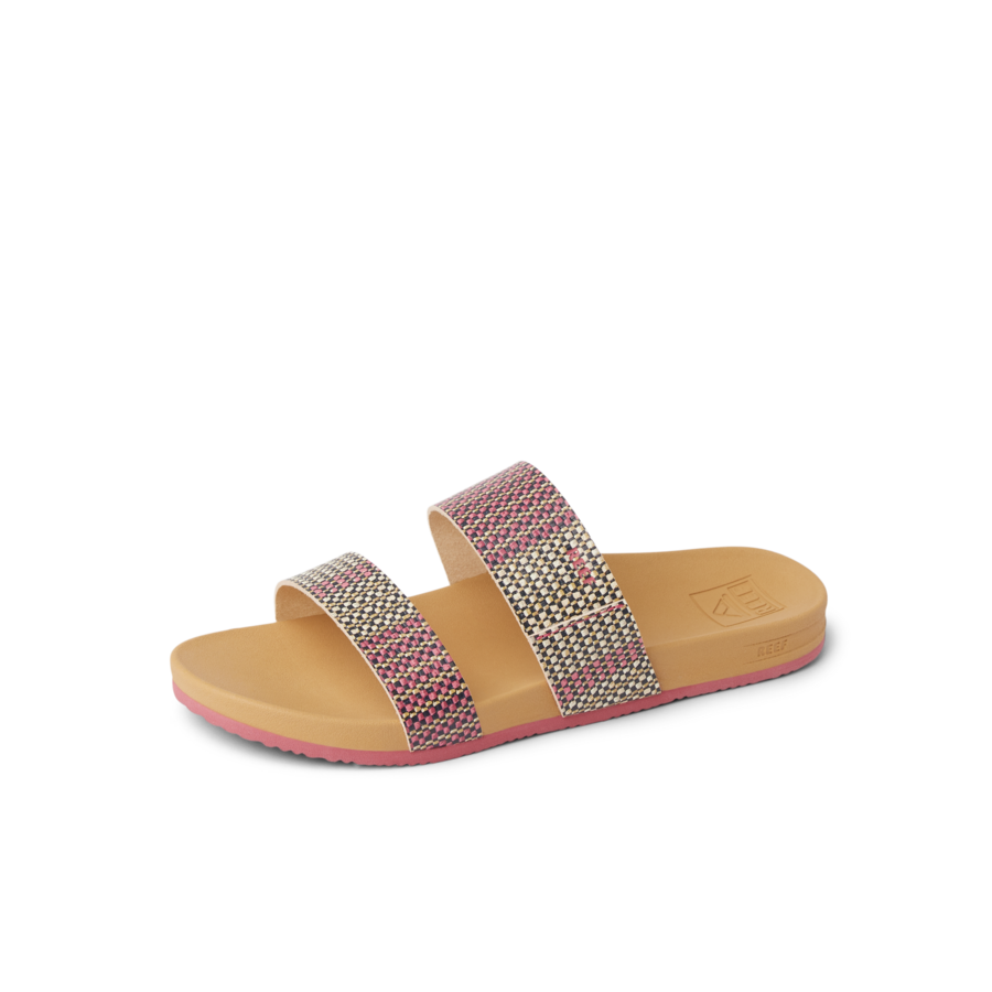 CJ8391_KIDS_CUSHION_VISTA_RAFFIA_PINK_LS_SHADOW-900x900-c4cc11b.png