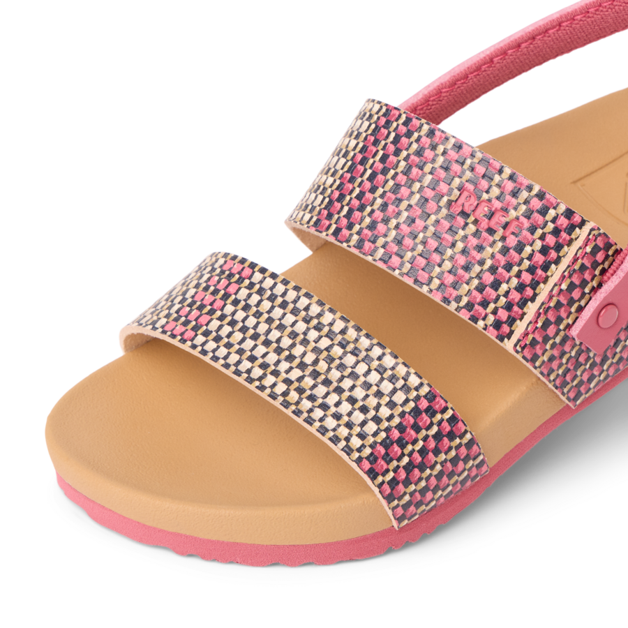 CJ8395_LITTLE_CUSHION_VISTA_RAFFIA_PINK_DTL1_SHADOW-900x900-c4cc11b-1.png
