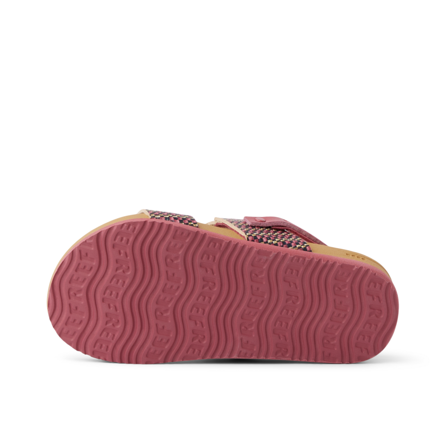 CJ8395_LITTLE_CUSHION_VISTA_RAFFIA_PINK_O_SHADOW-900x900-c4cc11b-1.png