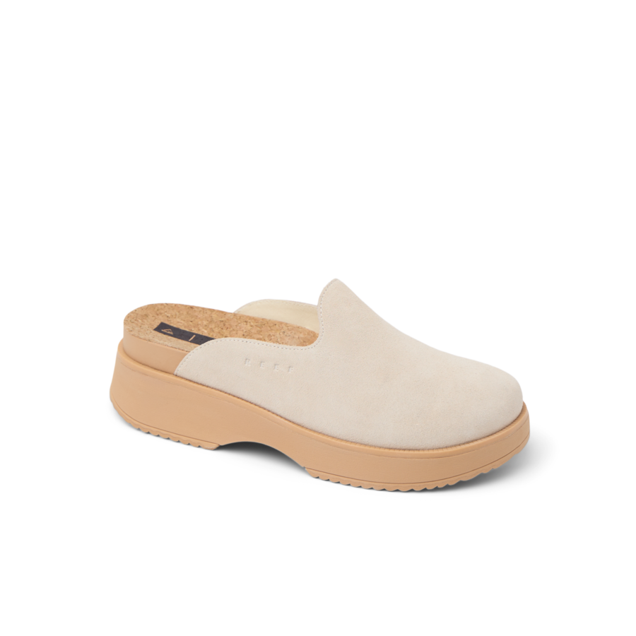 CJ8749_VISTA_SKYE_VINTAGE_SUEDE_MAIN_SHADOW-900x900-c4cc11b_1.png