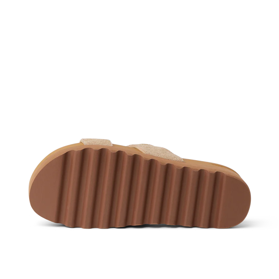 CJ8899_CUSHION_VISTA_HI_SAND_SUEDE_O_SHADOW-900x900-c4cc11b.webp