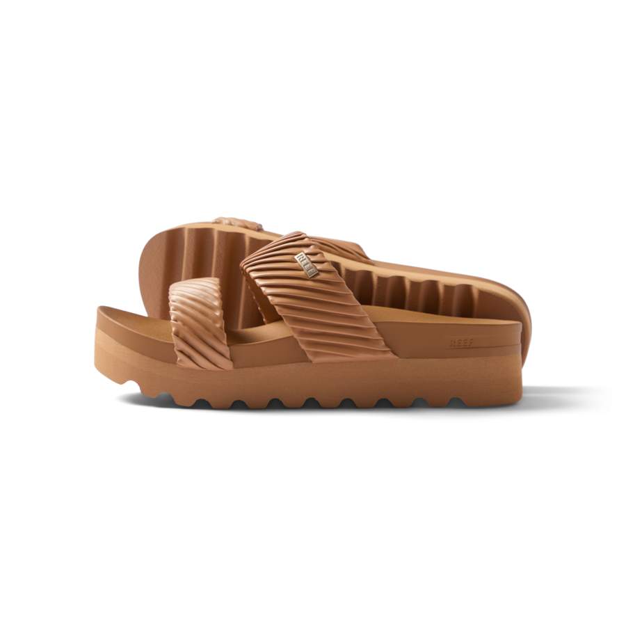 CUSHION_VISTA_HI_TAN_PUFFY_CJ8184_2627-900x900-c4cc11b.png