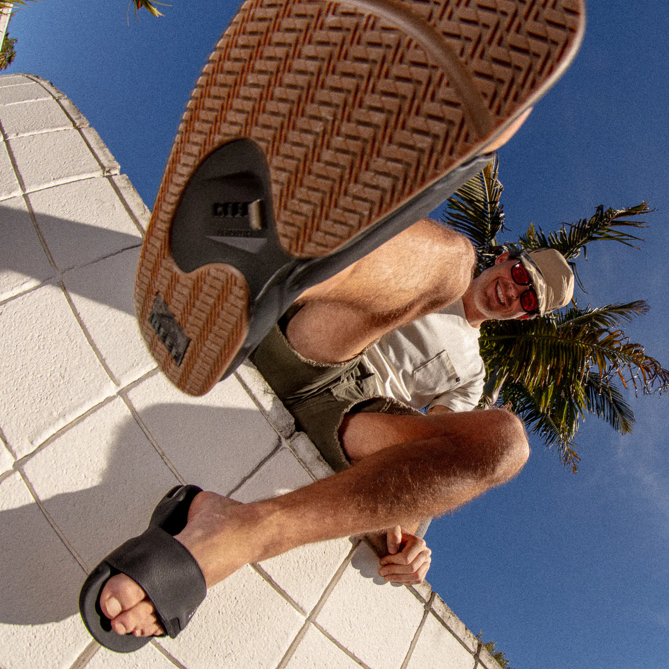 Fanning_Slide_BLACK-SILVER_CI3632-11-2048x1365-626fde3_1.webp